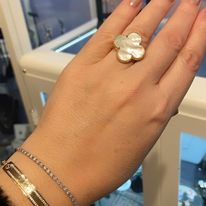 Large Clover Ring